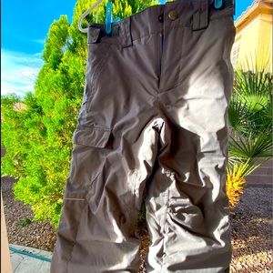Columbia Snow Pants size xs 6-7 ….perfect for cold winter season.